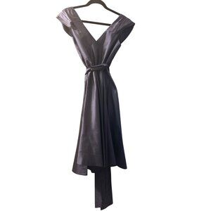 Diane Von Furstenberg Navy Silk Wrap Dress Size 6 Elegant Design Mid-Length